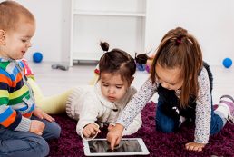 Los niños pueden utilizar la pantalla táctil a los 2 años